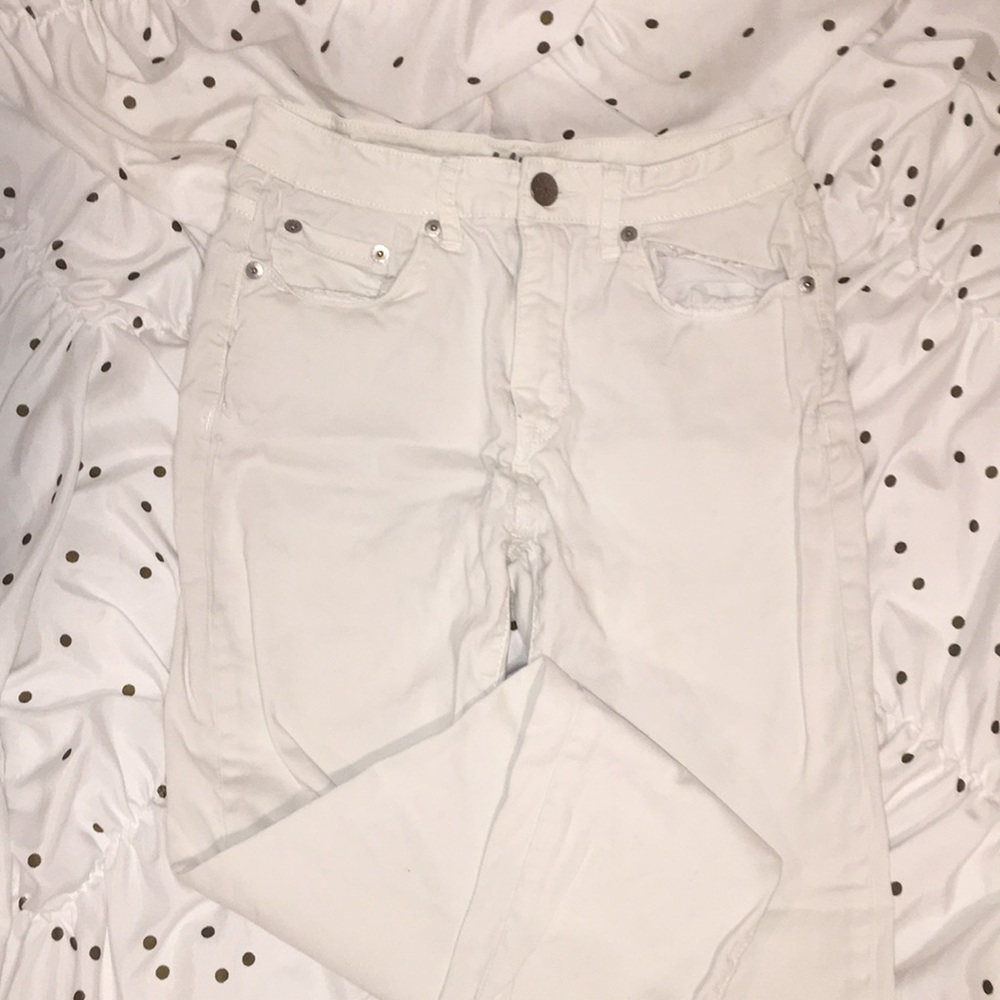 White High-Waisted Jeans